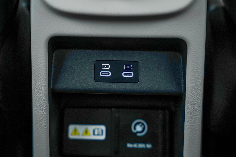 Kia Carens Clavis EV USB Charging Port (Rear)