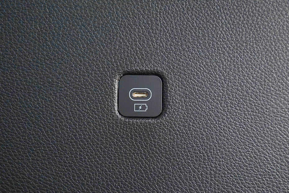 Kia Carens Clavis EV USB Charging Port (Third Row)