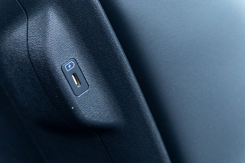 Kia EV6 USB Charging Port (Rear)