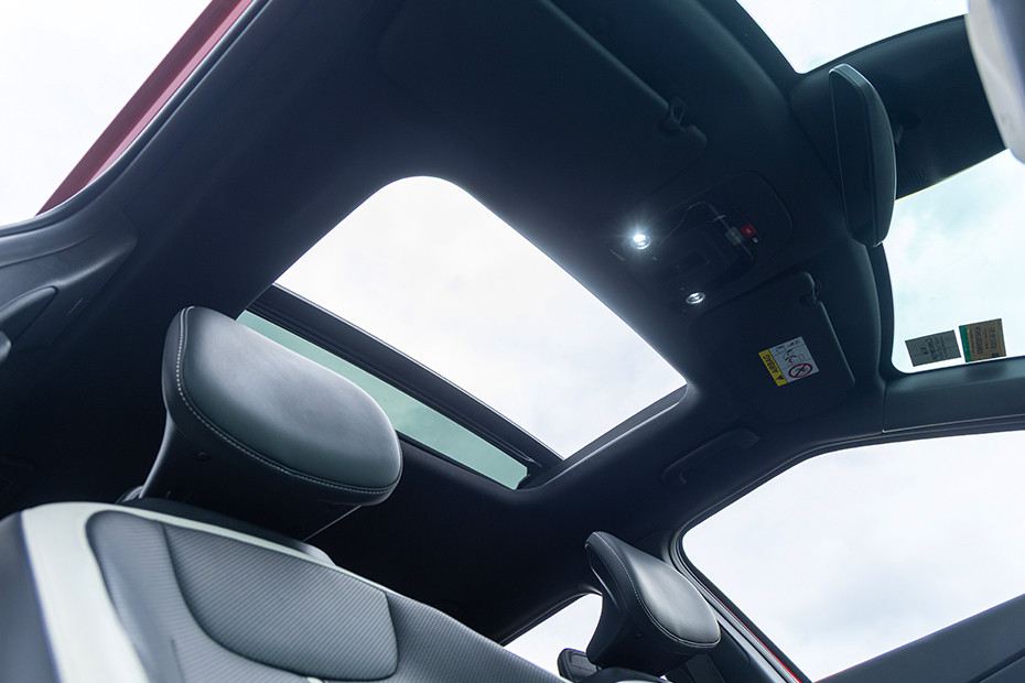 Kia EV6 Sunroof (Inside View)