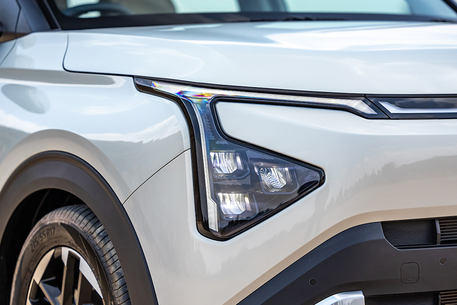 Kia Carens Clavis Headlight