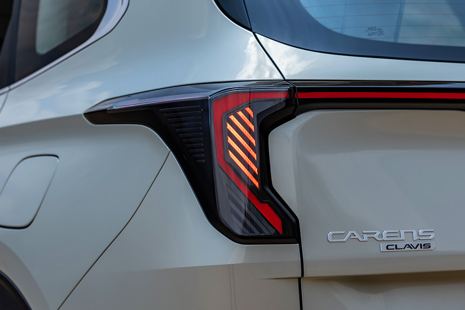 Kia Carens Clavis Taillight