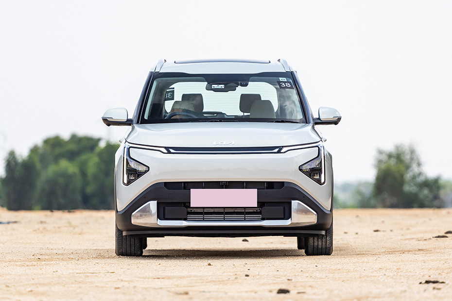 Kia Carens Clavis Front View