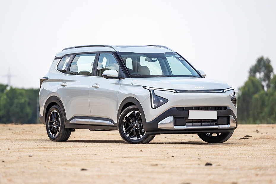 Kia Carens Clavis Front Right Quarter View