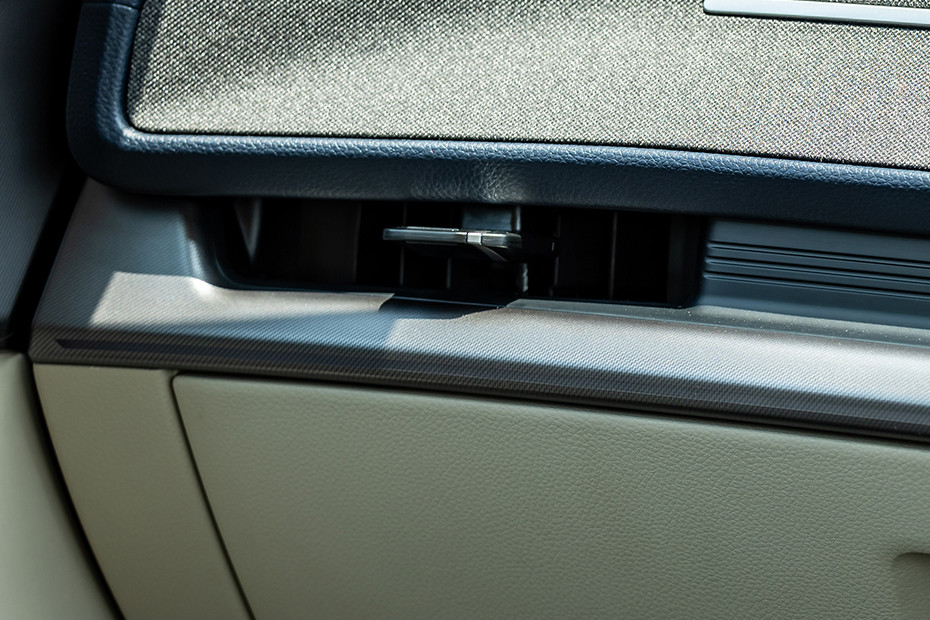 Kia Carens Clavis Passenger's Side AC Vent