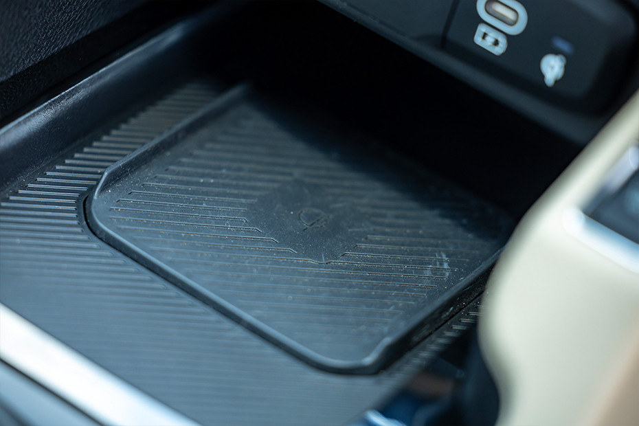 Kia Carens Clavis Wireless Charger