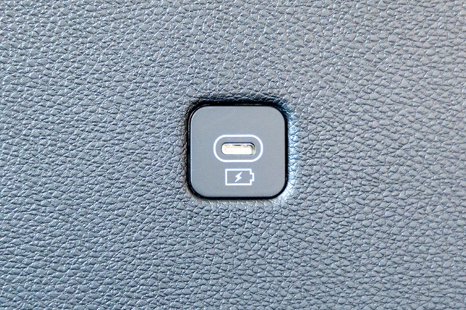 Kia Carens Clavis USB Charging Port (Third Row)