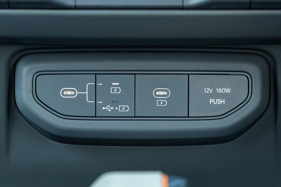 Kia Syros USB Charging Port (Front)