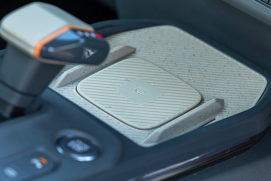 Kia Syros Wireless Charger