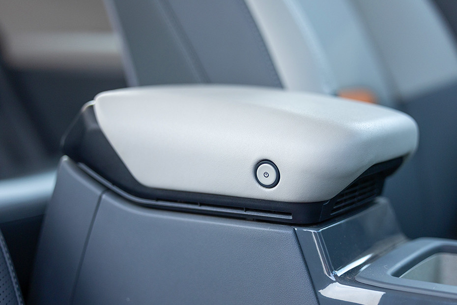 Kia Syros Front Armrest