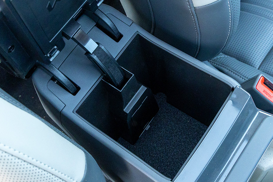 Kia Syros Front Armrest Storage