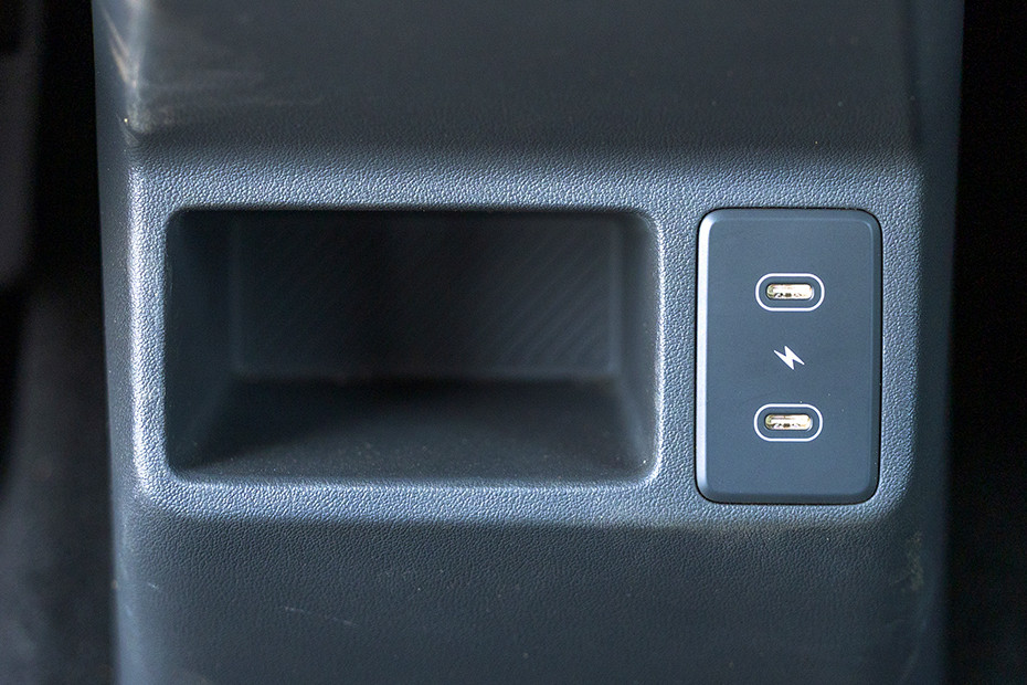 Kia Syros Centre Tunnel Storage(Rear)