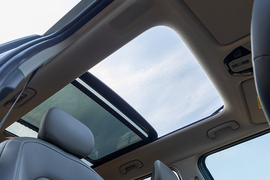 Kia Syros Sunroof (Inside View)