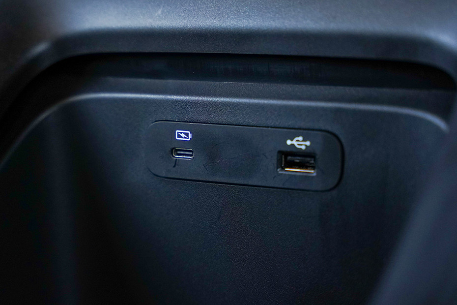 MG MG Windsor EV INTERIOR Charging Options