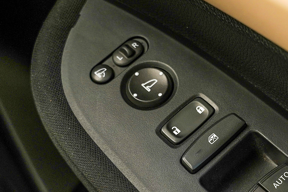 Honda Amaze Mirror Adjustment Controls