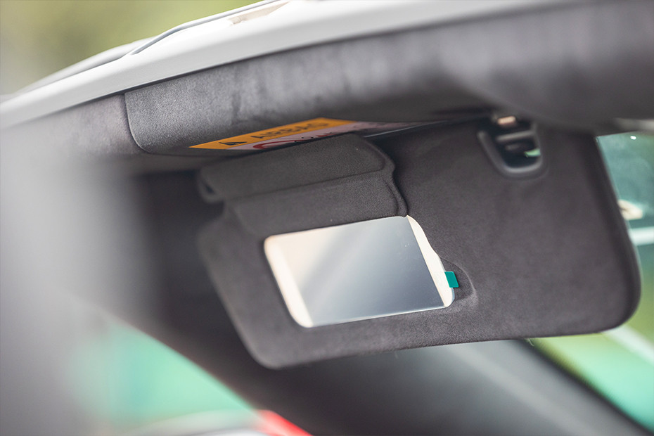 MG MG Cyberster COLOURS Other Features