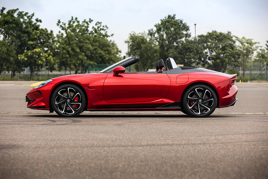 MG MG Cyberster EXTERIOR Looks