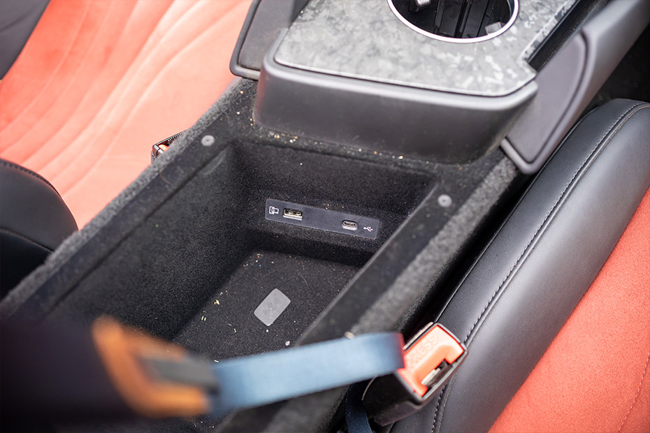 MG MG Cyberster INTERIOR Charging Options