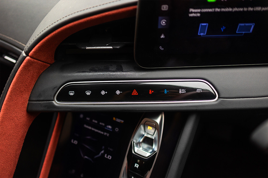 MG MG Cyberster INTERIOR Controls and Buttons