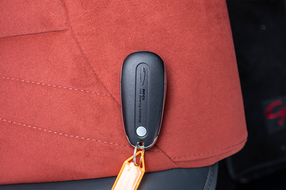 MG MG Cyberster INTERIOR Controls and Buttons