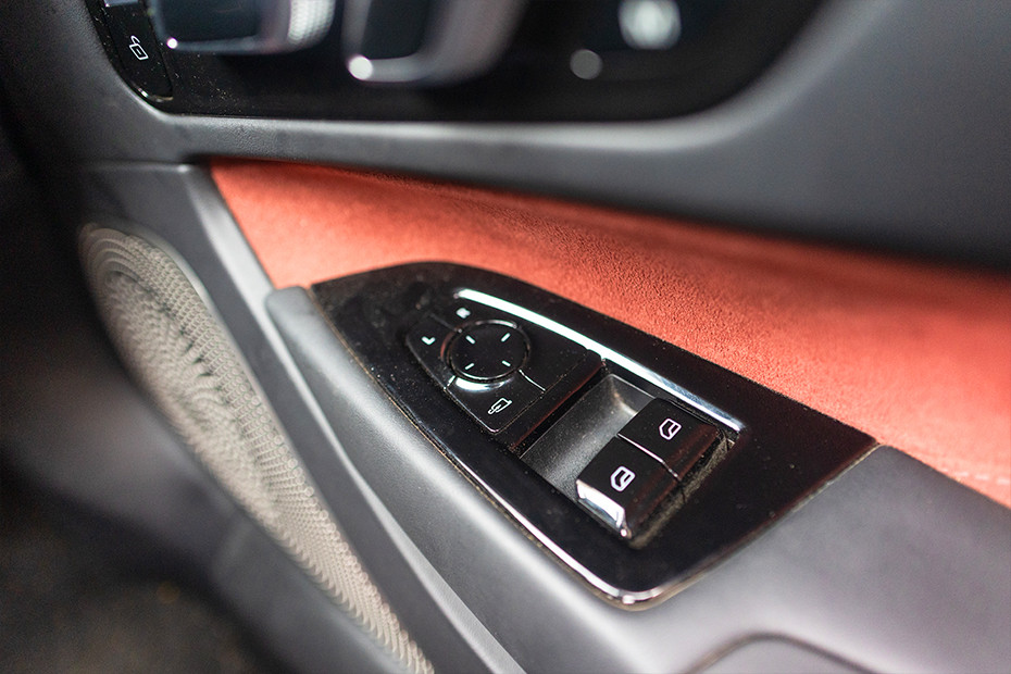 MG MG Cyberster INTERIOR Controls and Buttons