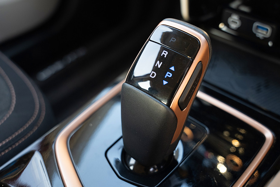 Mahindra XUV 3XO EV Gear Selector / Shifter