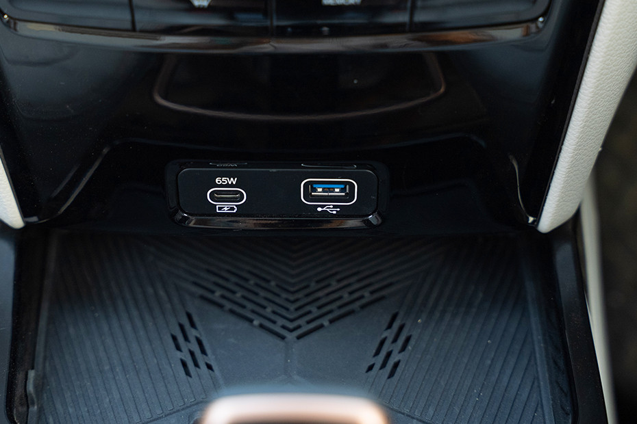 Mahindra XUV 3XO EV USB Charging Port (Rear)