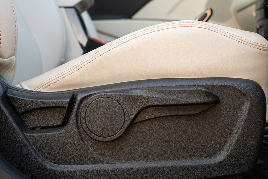 Mahindra XUV 3XO EV Seat Adjustment