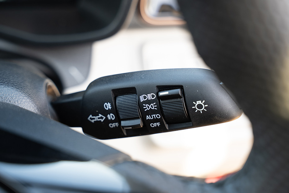 Mahindra XUV 3XO EV Headlamp Control