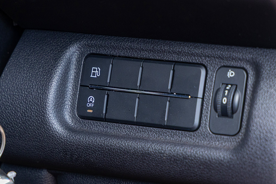 Mahindra Thar Dashboard Switches (Driver's Side)