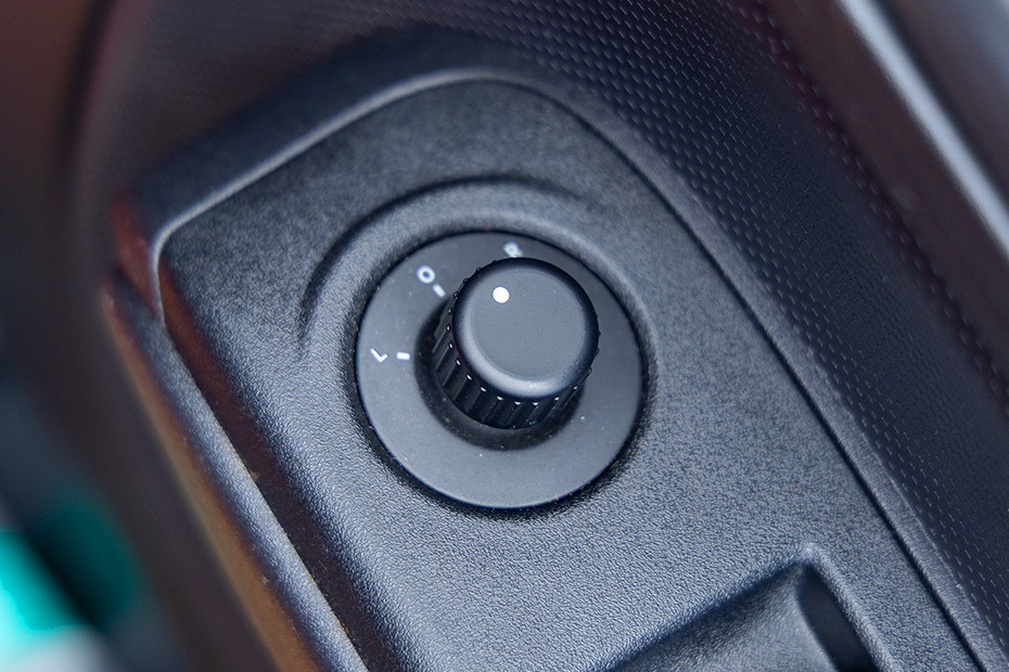 Mahindra Thar Mirror Adjustment Controls