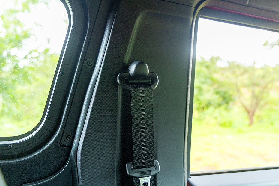 Mahindra Thar Front Seatbelt (Non-adjustable)