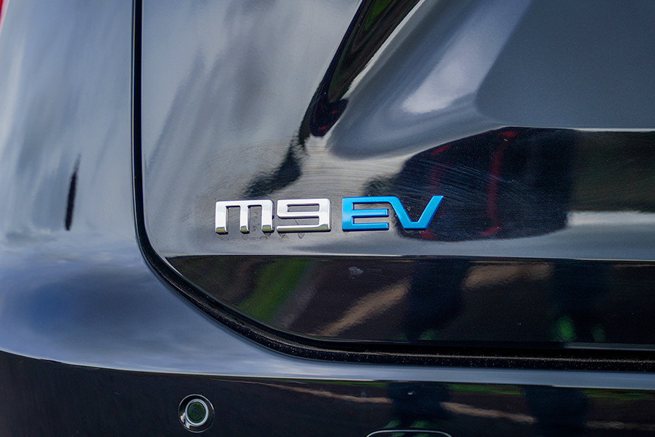 MG MG M9 EXTERIOR Badges