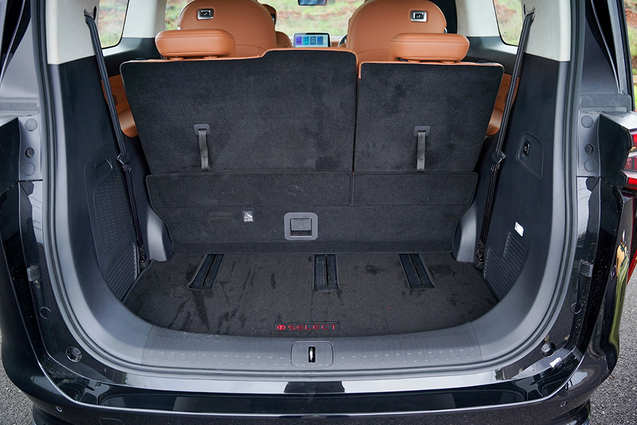 MG MG M9 INTERIOR Boot