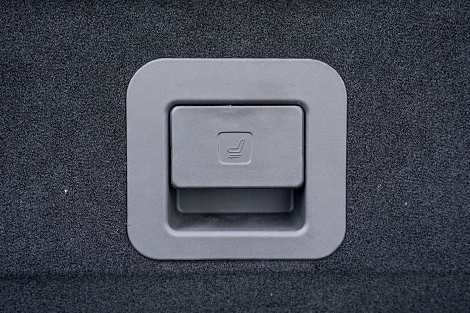 MG MG M9 INTERIOR Boot