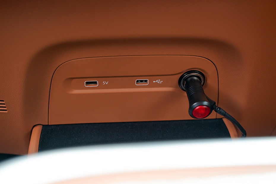 MG MG M9 INTERIOR Charging Options