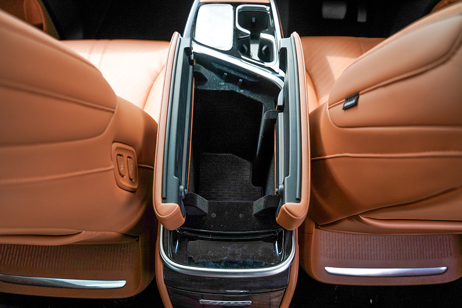 MG MG M9 INTERIOR Storage