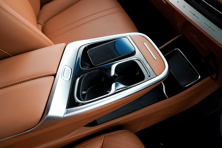 MG MG M9 INTERIOR Storage