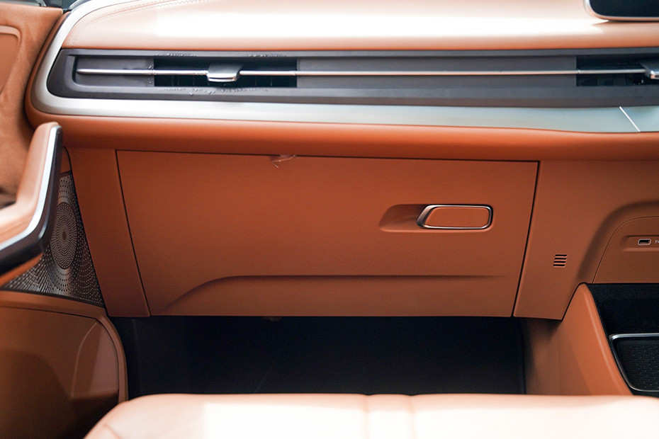 MG MG M9 INTERIOR Storage