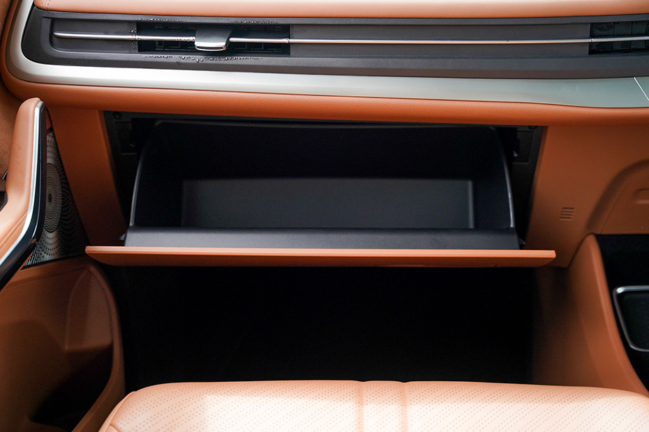 MG MG M9 INTERIOR Storage