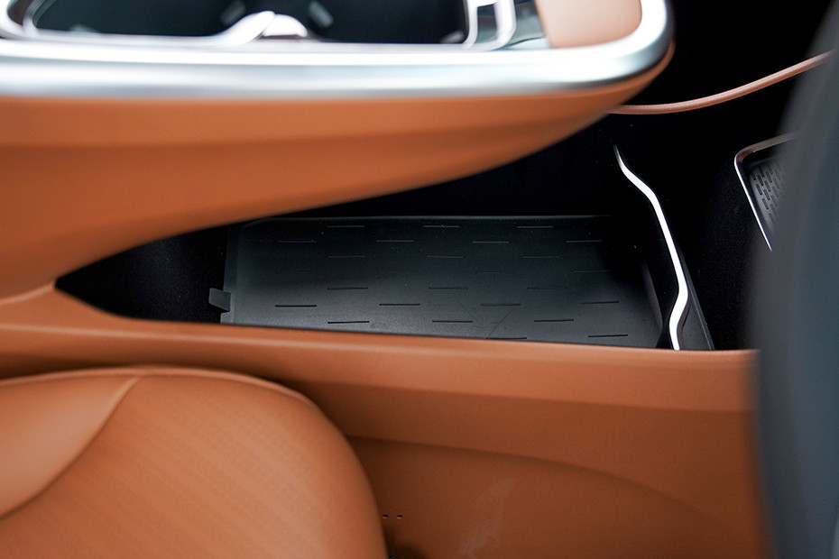 MG MG M9 INTERIOR Storage