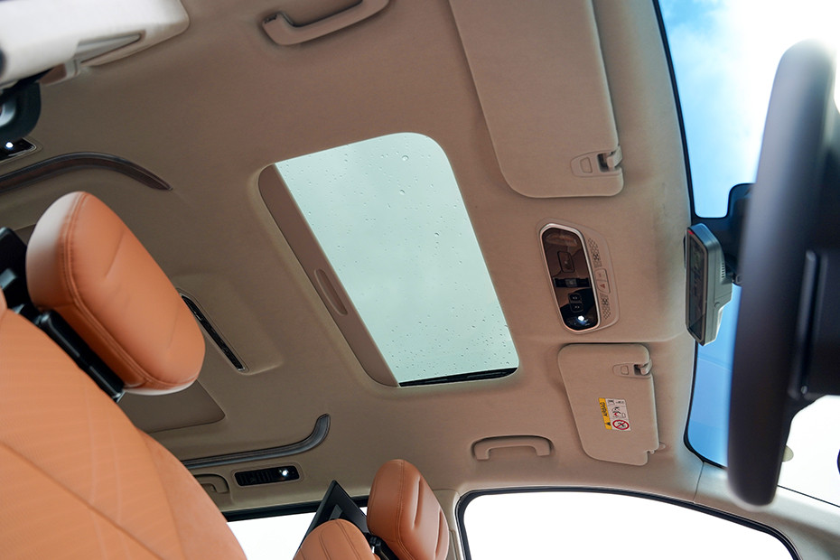 MG MG M9 INTERIOR Sunroof
