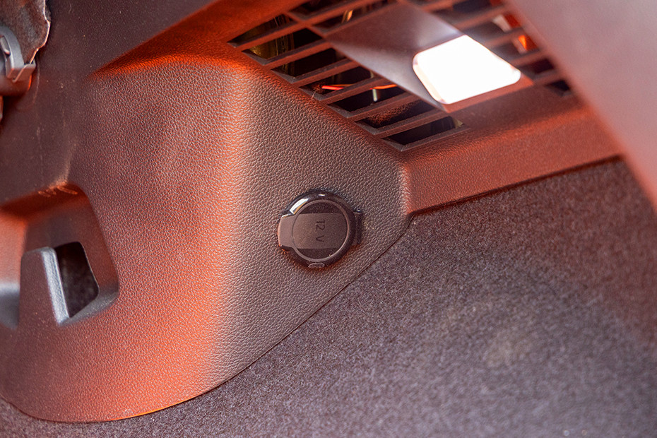 Volkswagen Volkswagen Golf GTI INTERIOR Charging Options