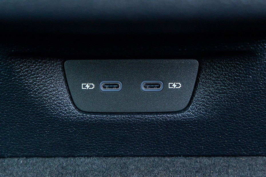 Volkswagen Volkswagen Golf GTI INTERIOR Charging Options