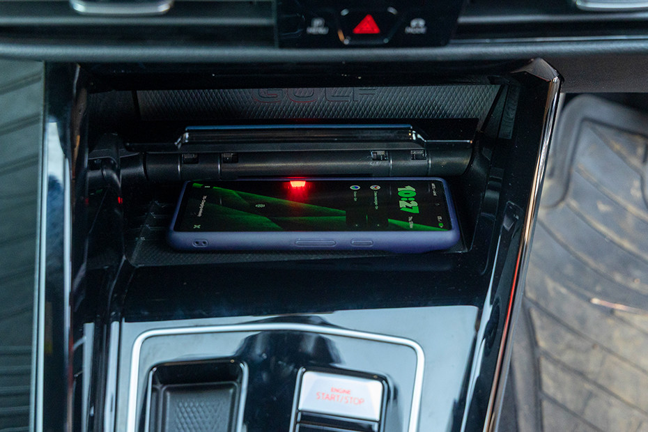 Volkswagen Volkswagen Golf GTI INTERIOR Charging Options