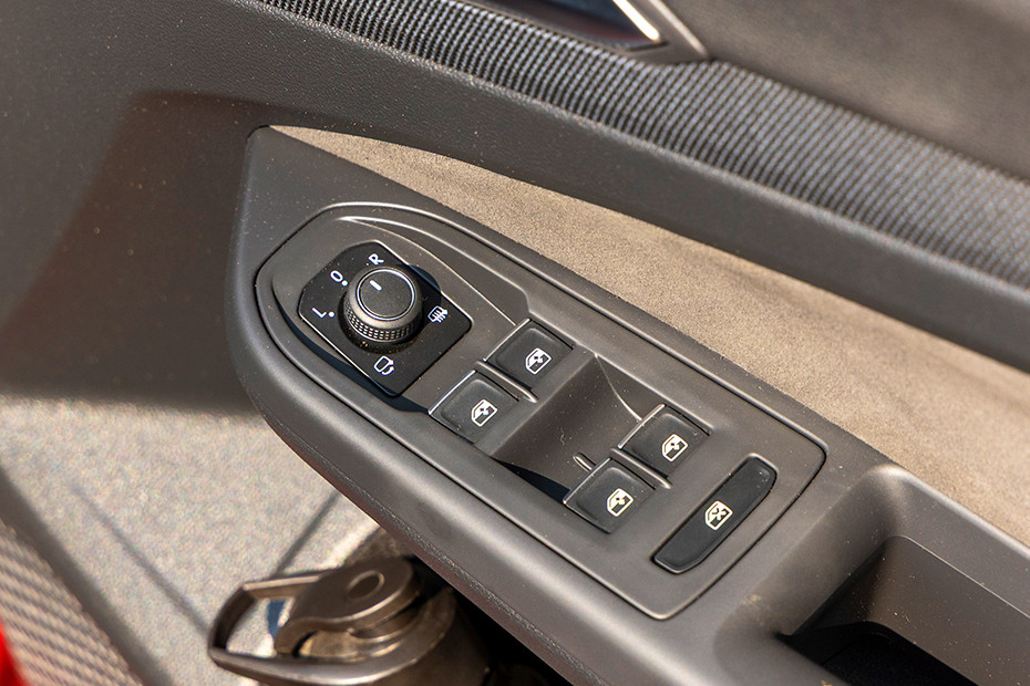 Volkswagen Volkswagen Golf GTI INTERIOR Controls and Buttons