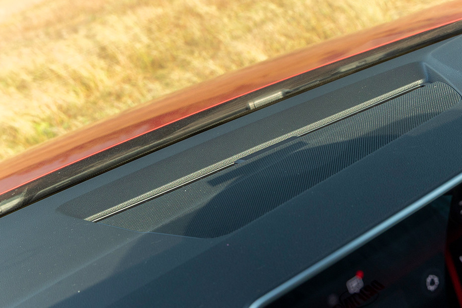 Volkswagen Volkswagen Golf GTI INTERIOR Infotainment System