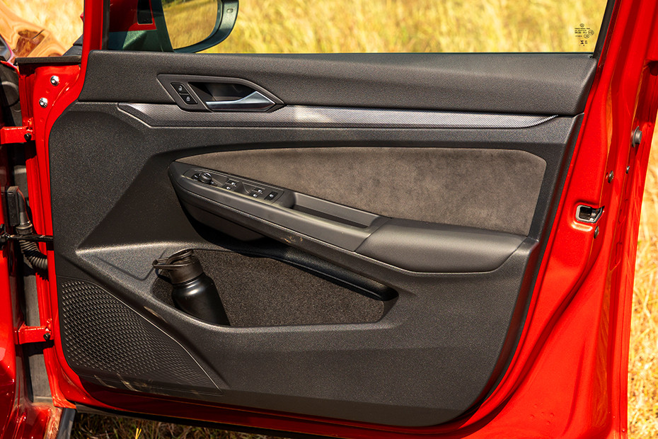 Volkswagen Volkswagen Golf GTI INTERIOR Storage