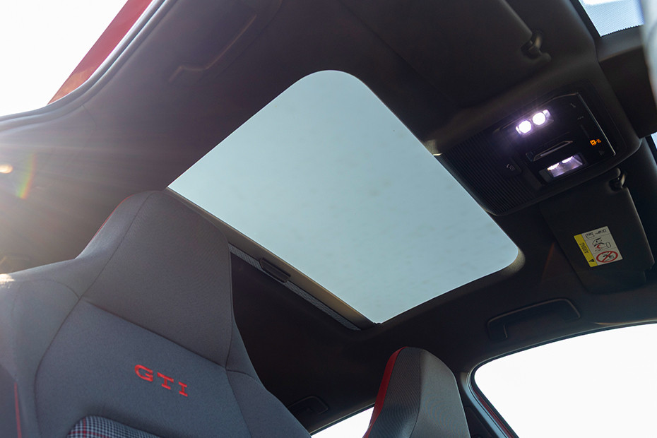 Volkswagen Volkswagen Golf GTI INTERIOR Sunroof