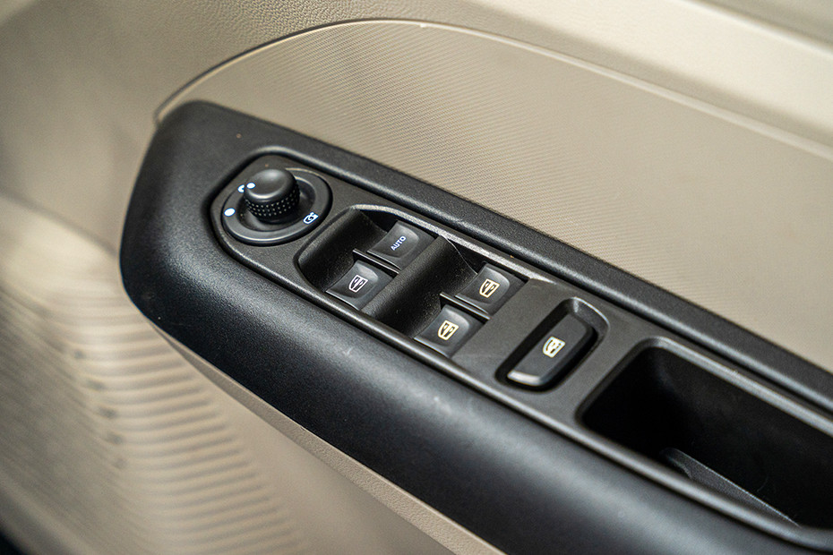 Renault Renault Triber INTERIOR Controls and Buttons